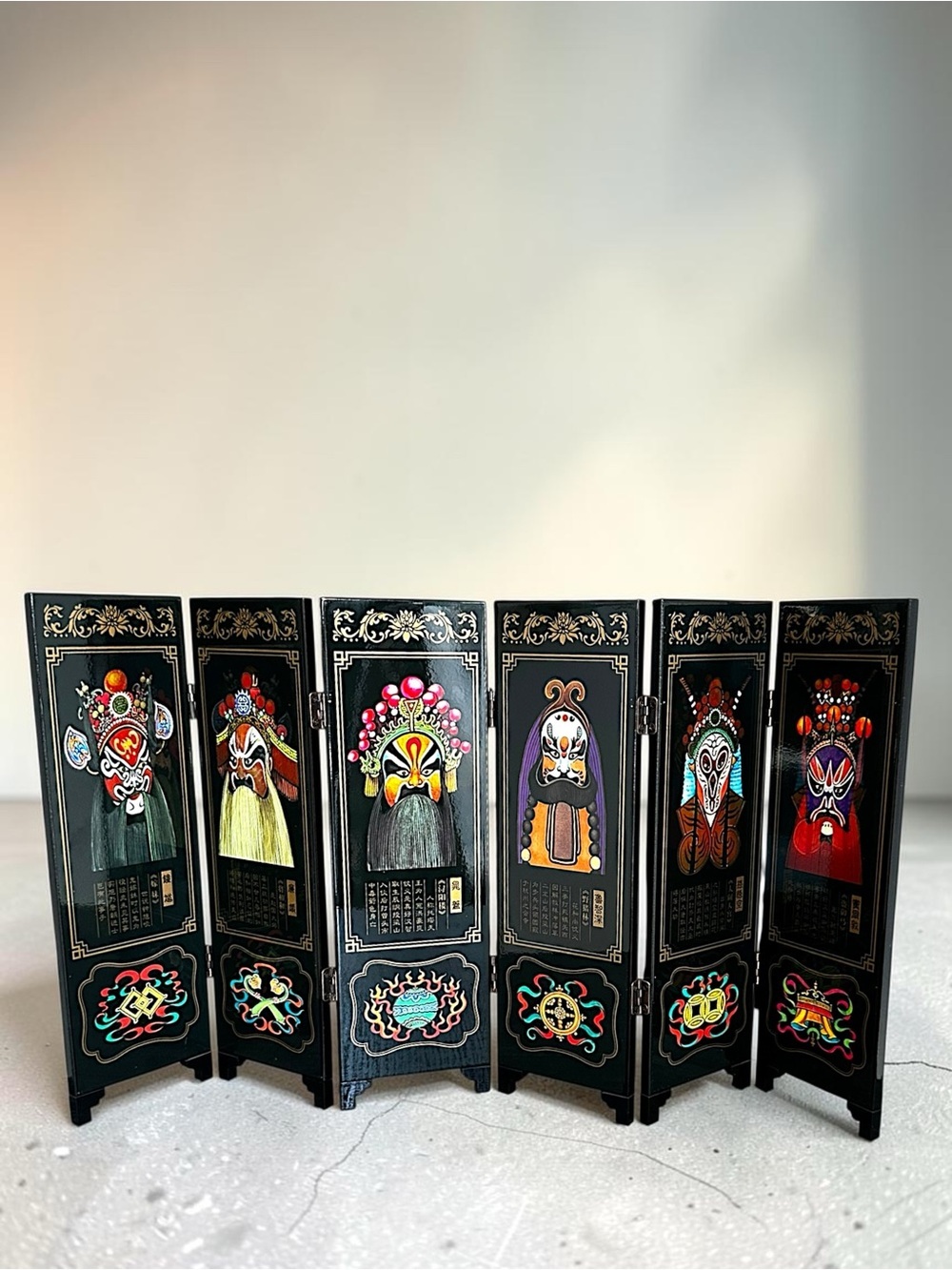 Traditional Chinese Mini Folding Screen Double Sided Beijing Opera Masks Art
